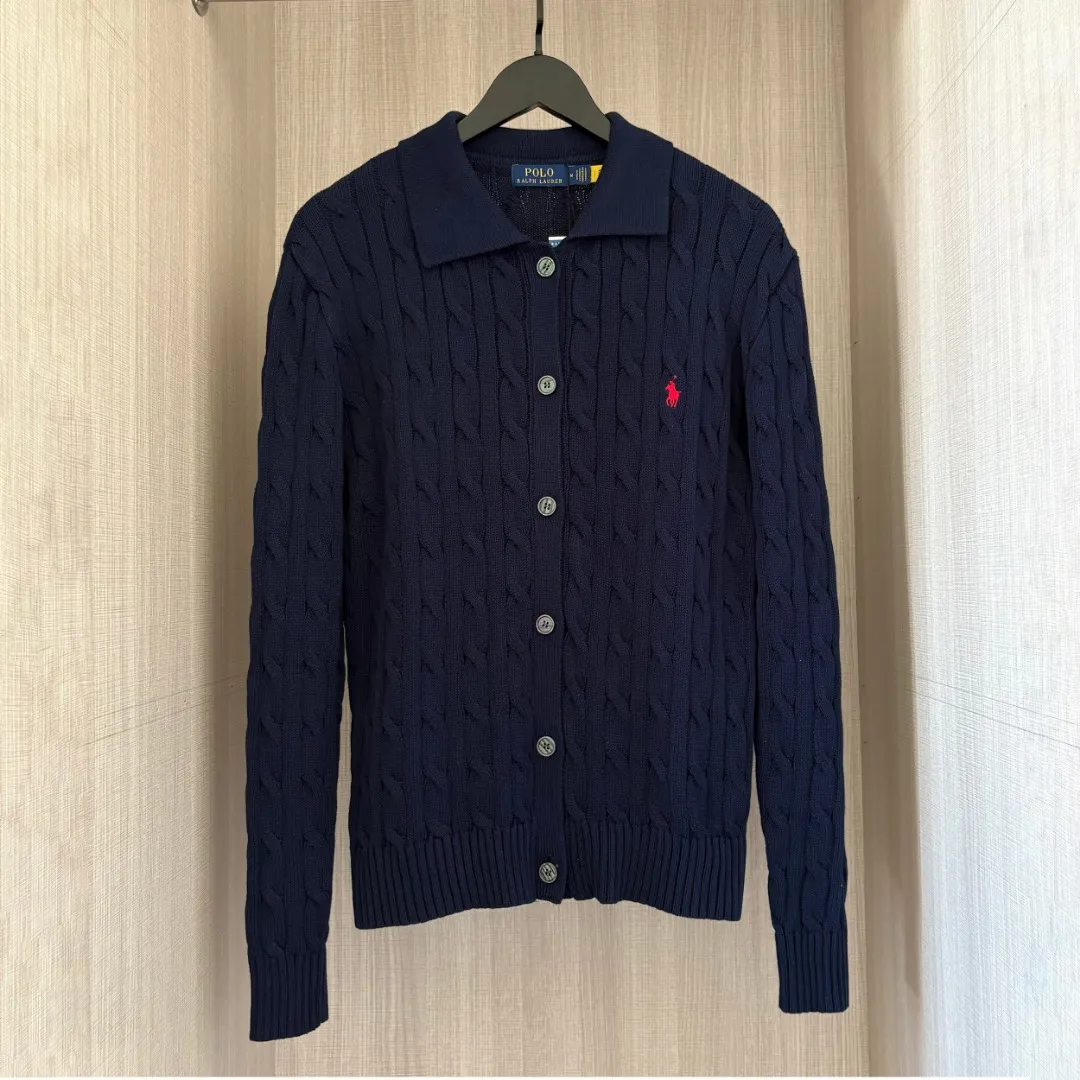 P240 RALPH LAUREN Eleven colors small label embroidered lapel long-sleeved knitted sweater men's and women's couple tops Eleven colors Colors: White Black Navy Blue (Red Label) Navy Blue (White Label) Apricot Gray Pink Red Khaki Blue Dark Red Size: S M L XL Material: Cotton Weight: 680g